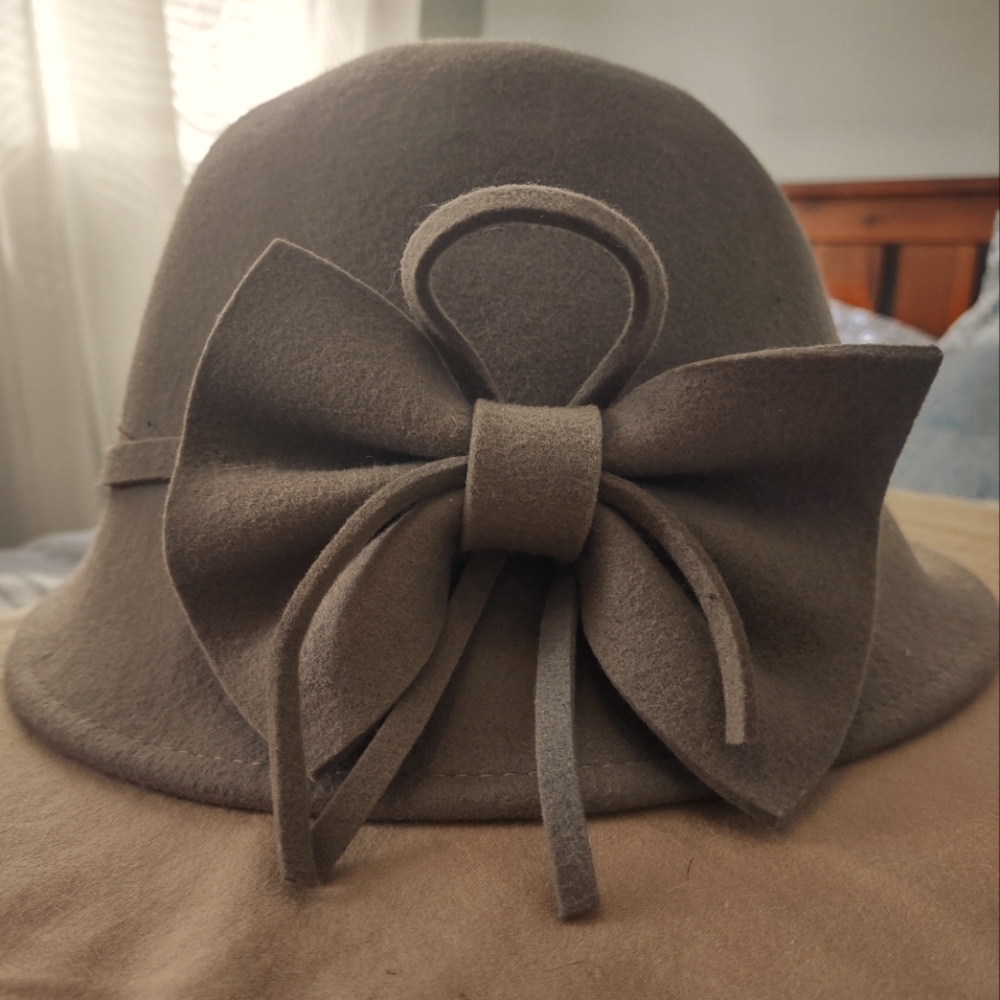 1920s Grey Felt Hat with Bow